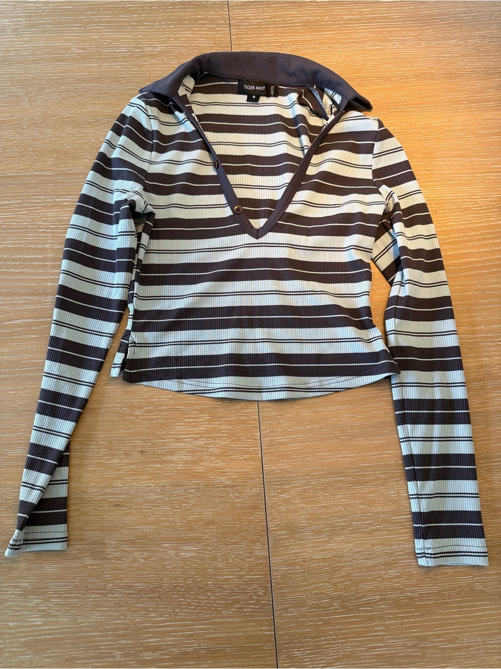Tiger Mist Striped V‑Neck Long Sleeve Crop Top in Blue and Charcoal - Picture 2 of 6